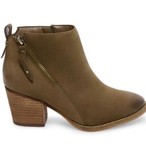 SOLD Aqua College Nancy Waterproof Booties